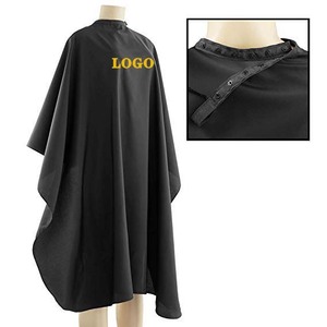 Capa de Peluquería Impermeable con Logotipo Personalizado Shengyuan, Capa de Corte de Pelo de Belleza con Broches, Cuello de Silicona de Poliéster, Capas de Peluquería Negras - Product Image 4