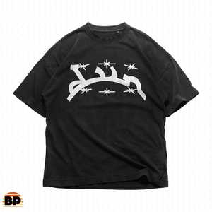 Camiseta Gráfica Abstract Arc Glyph Negra Oversize Streetwear Unisex Y2K Diseño Minimalista - Product Image 1