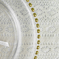 Assiette de présentation ronde en verre transparent avec bord doré et perles dorées/argentées pour décoration de mariage de style européen
