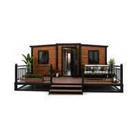 Maison préfabriquée moderne en conteneur avec terrasse, finition bois, maisonnette modulaire pour usage résidentiel, jardin et complexe hôtelier