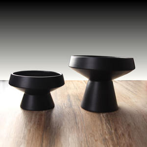 Vente en gros <span class=keywords><strong>Vase</strong></span> à fleurs en <span class=keywords><strong>céramique</strong></span> Vanitas noir mat pour la décoration intérieure <span class=keywords><strong>Vase</strong></span> <span class=keywords><strong>Ikebana</strong></span> en <span class=keywords><strong>céramique</strong></span> blanche <span class=keywords><strong>Vase</strong></span> de table pour la Saint-Valentin - Product Image 3