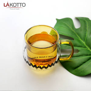 Vente en gros de tasses en verre borosilicaté à <span class=keywords><strong>double</strong></span> <span class=keywords><strong>paroi</strong></span> de 320ml tasses à café et lait créatives de haute qualité avec verres en verre au design de dessin animé - Product Image 4