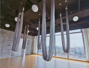 Hamaca de Yoga Aéreo de Poliéster Resistente, Columpio Colgante Antigravedad Personalizado para Estudios de Yoga, Fitness en Casa y Pilates - Product Image 4