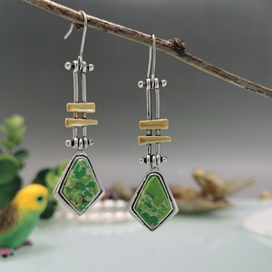Orecchini creativi a forma di freccia lunga con dettagli color verde acqua, regalo retrò da donna per feste - Product Image 3