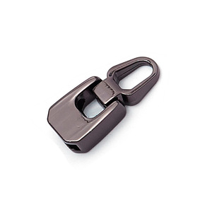 Metal Car Keychain Zinc Alloy No 5 <b>Skin</b> Pull Creative Pendant Home Use - Product Image 3