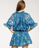 Robe tunique sophistiquée pour femmes col montant embellissements riches paillettes à volants charme de plage d'été lumineux naturel