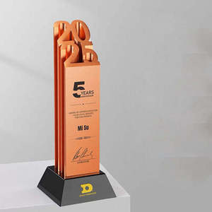 2025 nhà máy bán buôn Champions League Trophy tùy chỉnh UV thiết kế in ấn kim loại Trophy giải thưởng với cơ sở màu đen - Product Image 4