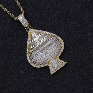 Grand pendentif cœur de pique, accessoires hip-hop, zircon en cuivre, chaîne avec pendentif cœur de pique tridimensionnel. - Product Image 4