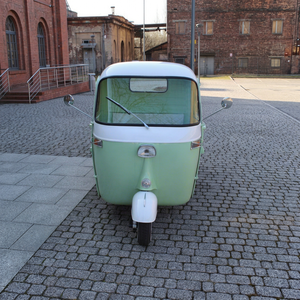 Tricycle cargo électrique vert à trois roues, véhicule utilitaire fermé, transport léger, usage commercial, 60V - Product Image 1