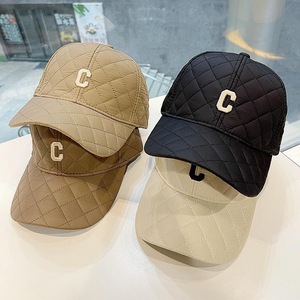 Cappellino da Baseball Invernale Imbottito e Ricamato a 6 Pannelli, Unisex, con Motivo a Lettera <span class=keywords><strong>C</strong></span> e Logo Frontale - Product Image 1