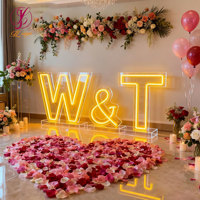 Vente en gros de lettres acryliques géantes de 2 pieds, 3 pieds, 4 pieds, chiffres de 0 à 9, lettres géantes en néon avec éclairage pour les fournitures de fête, les événements, la décoration de mariage