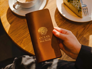 แฟ้มใส่บิลหนังพับได้สุดหรู ปั๊มโลโก้แบบนูนและแบบกดแบบกำหนดเอง สำหรับร้านอาหาร ผับ พร้อมช่องใส่บัตรและช่องใส่เช็ค - Product Image 5