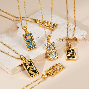 Collar con Colgante de Carta del Tarot en Acero Inoxidable con Baño de Oro PVD de 18K y Esmalte |   Impermeable, Hipoalergénico y Duradero |   Joyería Espiritual para Mujer - Product Image 1