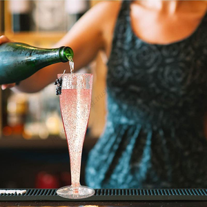 Vente en gros DD1091 Gobelets à vin jetables de 4,5 oz avec paillettes pour fêtes, décoratifs, verres à toast pour mariage, flûtes à champagne en plastique - Product Image 5