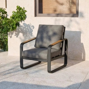 Chaise longue <span class=keywords><strong>d</strong></span>'extérieur commerciale avec coussins beiges, structure en aluminium noir, accoudoirs en bois, mobilier de patio moderne pour hôtel - Product Image 2