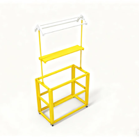 Présentoir portable moderne en métal antirouille avec étagères détachables et finition vernis pour la maison et le commerce de détail