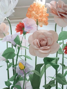 Set di Fiori Artificiali Eleganti e Raffinati: Peonie Giganti, Mughetti e Narcisi in Seta per Decorazioni Matrimoniali - Product Image 4