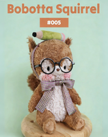 Peluche personnalisée Bobotta écureuil avec lunettes et nœud écossais, poupée en peluche douce