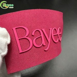 Patchs de créateur en silicone 3D en relief à haute saturation des couleurs, transfert thermique, impression en caoutchouc souple, patchs thermocollants pour vêtements - Product Image 1