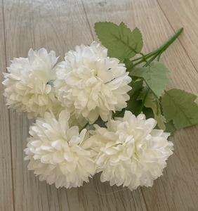 Vente en Gros Fleur Artificielle Pas Chère en Soie Chrysanthème à 7 Têtes <span class=keywords><strong>de</strong></span> <span class=keywords><strong>Printemps</strong></span> pour Décoration <span class=keywords><strong>de</strong></span> Mariage et Composition Florale - Product Image 6