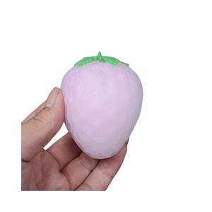 Juguete Antiestrés de Fresa que Cambia de Color, Juguete de Simulación de Frutas TPR, Juguete Sensorial para Aliviar el Estrés, Venta al Por Mayor, Tendencia 2025 - Product Image 2