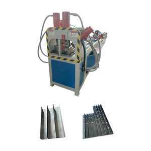Un dispositif intégré entièrement automatisé <span class=keywords><strong>de</strong></span> poinçonnage et <span class=keywords><strong>de</strong></span> découpe <span class=keywords><strong>de</strong></span> profilés en acier capable <span class=keywords><strong>de</strong></span> produire trois types différents <span class=keywords><strong>de</strong></span> trous. - Product Image 3