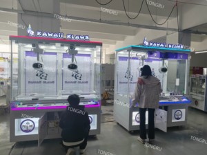 Machine de jeu d'arcade à griffes de <span class=keywords><strong>grue</strong></span>, type UFO, à monnayeur, pour attraper les peluches, 110/220V, prise US - Product Image 2