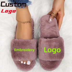 <span class=keywords><strong>Pantofole</strong></span> da donna in <span class=keywords><strong>peluche</strong></span> <span class=keywords><strong>con</strong></span> Logo ricamato per il tempo libero di lusso in soffice ciabatte in pelliccia per il calore invernale antiscivolo per le <span class=keywords><strong>pantofole</strong></span> OEM/ODM - Product Image 1