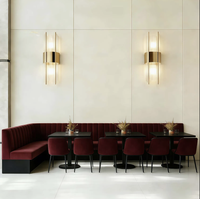 Ensemble de mobilier pour café et restaurant : table demi-cercle, chaises et banquette de style sofa