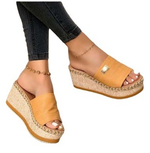 รองเท้าผู้หญิงแบบสวมสำหรับใส่ไปชายหาด กันลื่น พื้นหนา เพิ่มความสูง ดีไซน์แบบสาน - Product Image 1