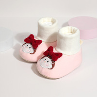 Chaussons d'hiver 2026 pour bébés nouveau-nés, en coton biologique doux, avec broderie d'animaux mignons (ours), pour la marche en intérieur et comme bottes chaudes