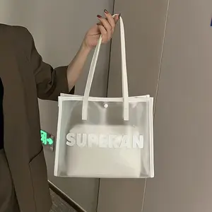 حقيبة نسائية للتسوق مصنوعة من البولي فنيل كلورين جيلي بشعار مخصص حقائب يد ومحافظ نقود أنيقة من المصمم