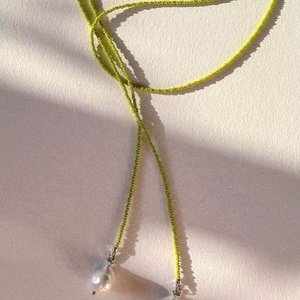 Delicados Collares Largos de Perlas Hechos a Mano para Mujer, Diseño de Verano, con Cuentas de Vidrio Verde y Perlas de Varias Capas - Product Image 1