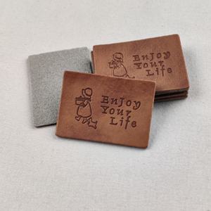 Écusson en cuir personnalisé en relief avec logo personnalisé gravé au laser pour chapeaux - Product Image 3