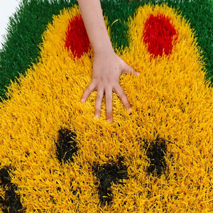 DECKING Sistema suspendido de césped artificial ecológico para niños Educación física Preescolar Gimnasio Piso Absorción de impactos - Product Image 1