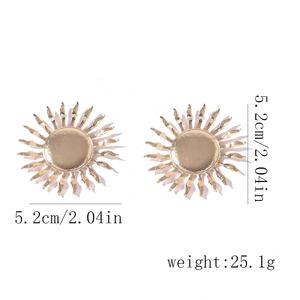 Boucles d'oreilles clous Soleil en acier inoxydable doré, bijoux de mode, boucles d'oreilles clous étoile octogonale pour femme - Product Image 4