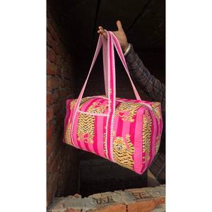 Bolsa de Viaje Acolchada de Algodón Hecha a Mano, Duradera, Ligera, Elegante, con Estampado Tradicional, Perfecta para Vacaciones - Product Image 6