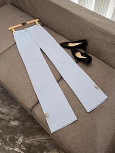 Completo da Ufficio Elegante da Donna di Alta Qualità con Blazer a Maniche Lunghe con Rever Classico Decorato con Perline e Piume e <span class=keywords><strong>Pantaloni</strong></span> Leggermente Svasati Due Pezzi - Product Image 4