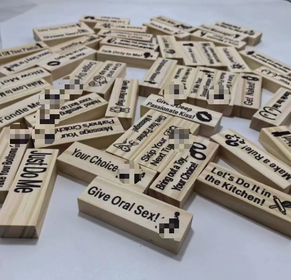 Couple Dating Tower Building Blocks Espagnol