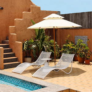 Tumbona de exterior para terraza, piscina, <span class=keywords><strong>hotel</strong></span>, jardín, <span class=keywords><strong>siesta</strong></span>, playa, villa, ocio al aire libre, cama de metal para patio - Product Image 1