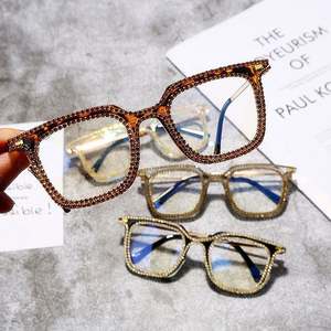 Lunettes de soleil vintage tendance 2020 pour femmes, montures de lunettes carrées pour hommes avec chaîne en strass colorés - Product Image 1