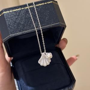 Collar de Plata de Ley S925 para Mujer con Colgante de Flor de Iris de Lujo, Estilo Lujoso y Exclusivo, Diamante con Corte Cojín para Socialité - Product Image 1