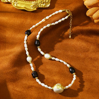 Collier de perles naturelles baroques noires et blanches, bracelet élégant et polyvalent en feuille d'or, bijoux chics pour tenue décontractée quotidienne
