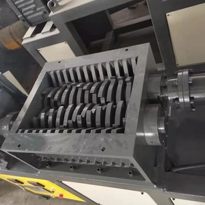 Broyeur à double arbre de vieux vêtements en métal et en fer Broyeur à copeaux de papier d'aluminium Broyeur à réservoir de <span class=keywords><strong>gaz</strong></span> multifonctionnel - Product Image 6