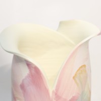 Vase à fleurs en céramique multicolore abstrait moderne, fait main, surface texturée, centre de table, décoration intérieure