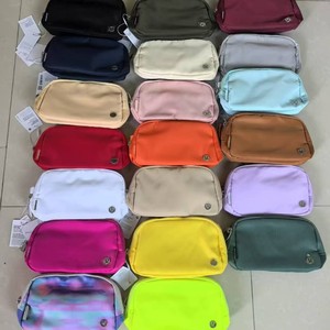 Sac banane de sport imperméable en nylon de couleur unie avec doublure en polyester et fermeture éclair pour le rangement de téléphone portable - Product Image 2