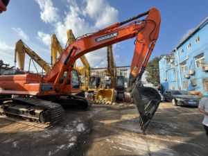 รถขุด Doosan DX300LC ขนาด 30 ตัน มือสอง สภาพมอเตอร์ใหม่ 90% ชั่วโมงการใช้งานต่ำ มีสินค้าพร้อมขาย - Product Image 3
