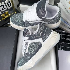 Zapatos de lujo de nuevo diseñador de alta calidad, zapatos casuales de goma de cuero a la moda para hombre en blanco y negro, zapatos Amiry de entrenador de diseñador para hombre - Product Image 3