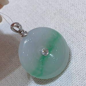 Pendentif en jadéite naturelle du Myanmar, jadéite de qualité A avec incrustation en or 18 carats, breloque bouton apaisant, cadeau de luxe pour femme, vente en gros - Product Image 3