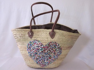 Panier en paille fait main avec motif cœur coloré, poignées marron, sac fourre-tout tissé naturel, accessoire de plage pour Halloween et Noël - Product Image 3